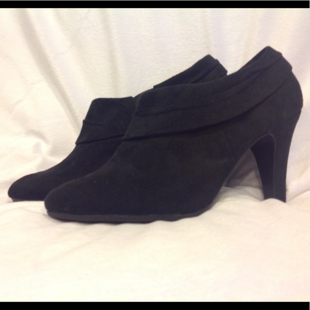 Karen Scott black suede booties